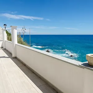 Seaside Holiday - Unique Location Ferienhaus Cipressa